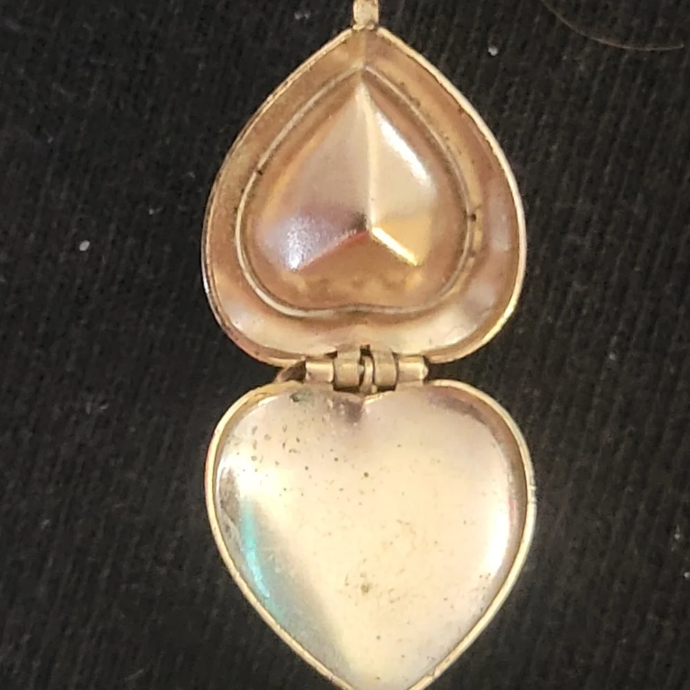 Red Rhinestone Heart Locket - Picture 4 of 12